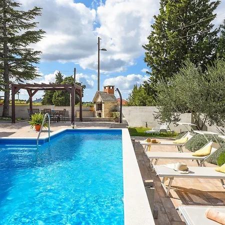 Mestrovic Zadarvillas * Задар