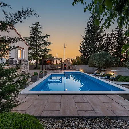 Mestrovic Zadarvillas * Задар